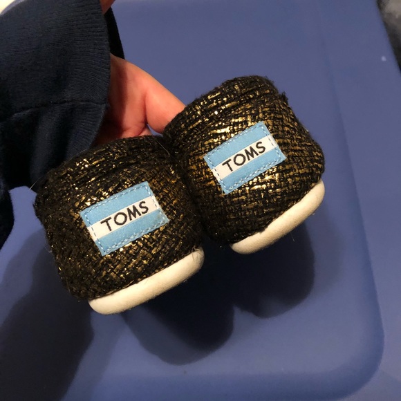 Toms - Picture 3 of 5